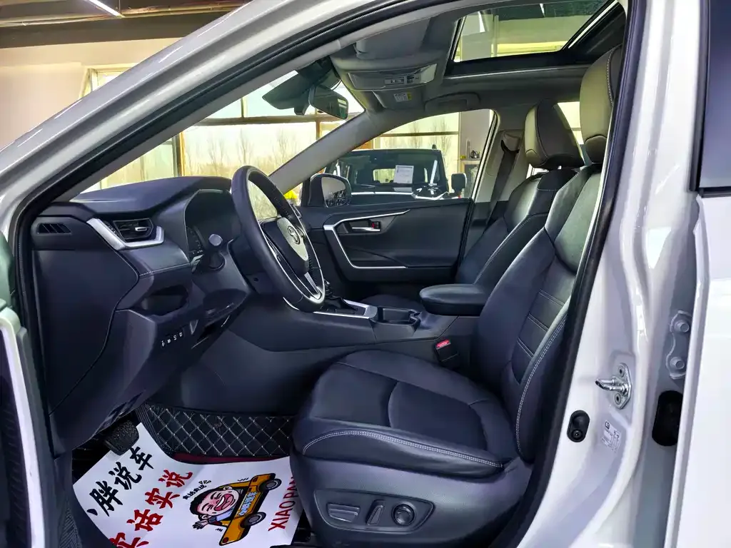 Toyota RAV4 2023 из CN, фото 8