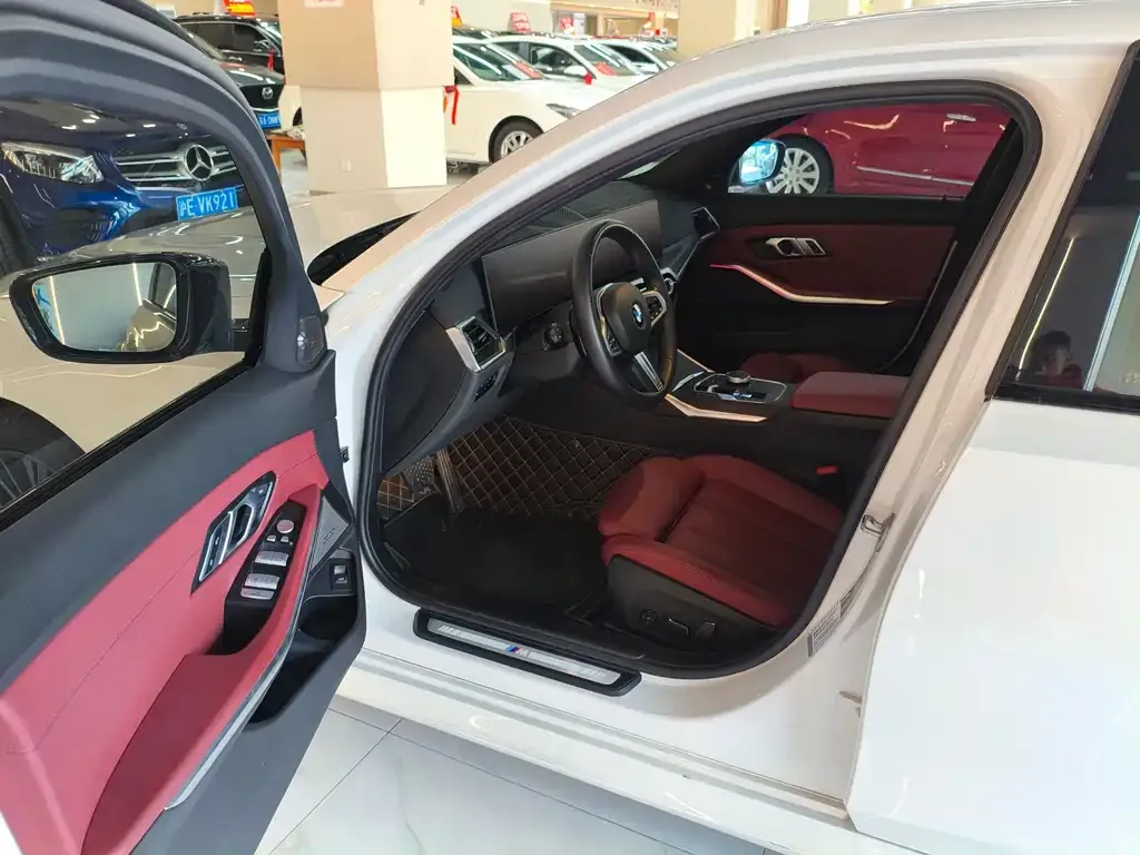 BMW 3 Series 2024 из CN, фото 8