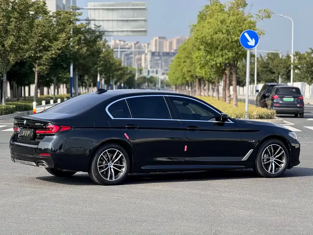 BMW 5 Series New Energy — фото 2