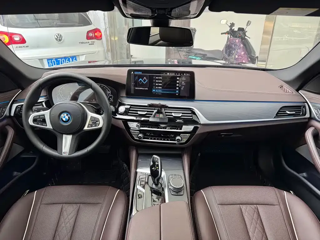 BMW 5 Series New Energy — фото 3