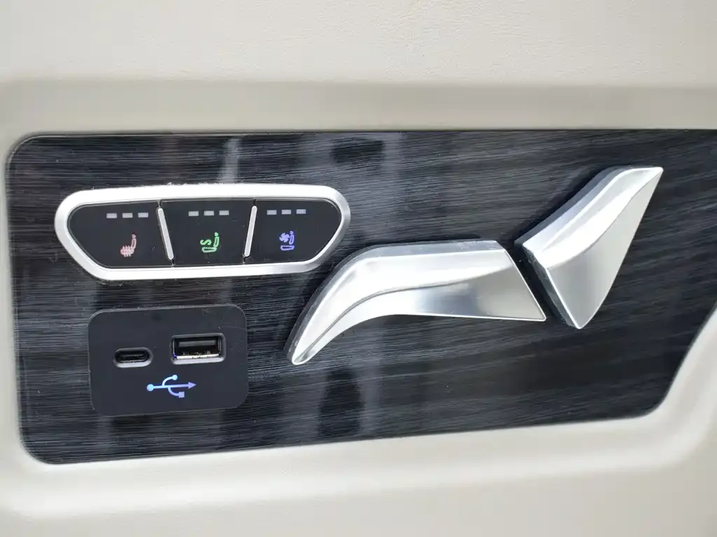 Buick GL8 2021 из CN, фото 9