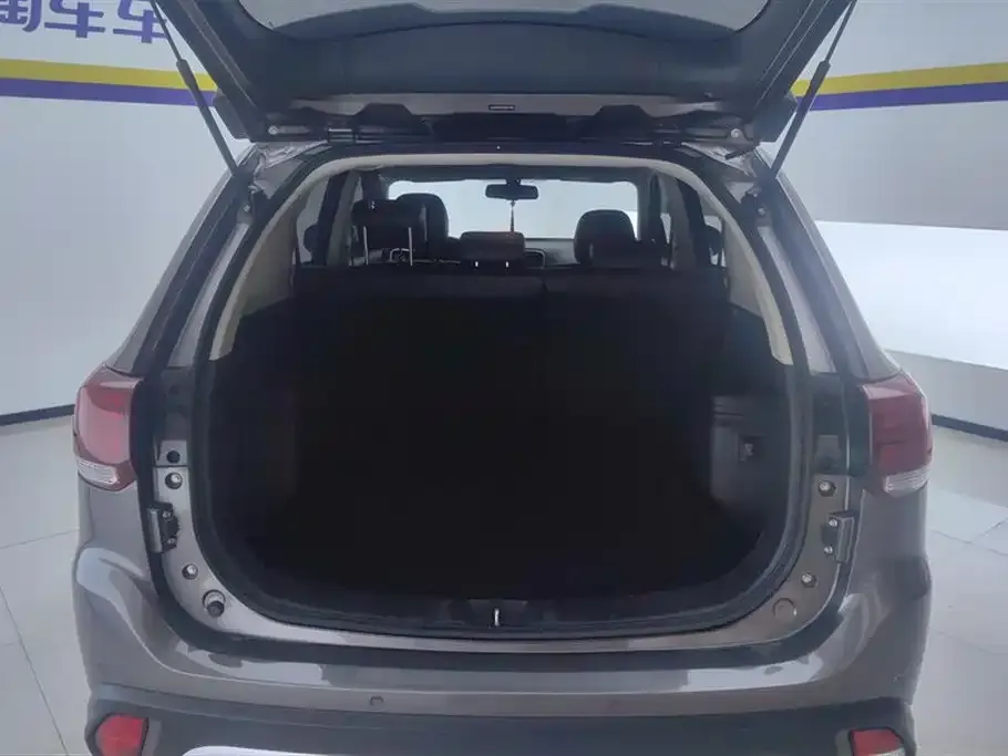 Mitsubishi Outlander 2021 из CN, фото 4