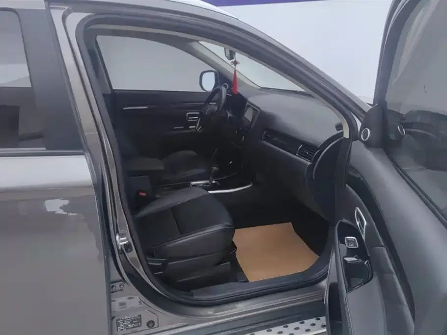 Mitsubishi Outlander 2021 из CN, фото 8