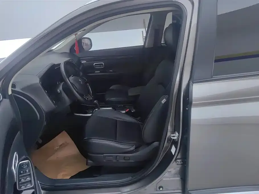 Mitsubishi Outlander 2021 из CN, фото 9
