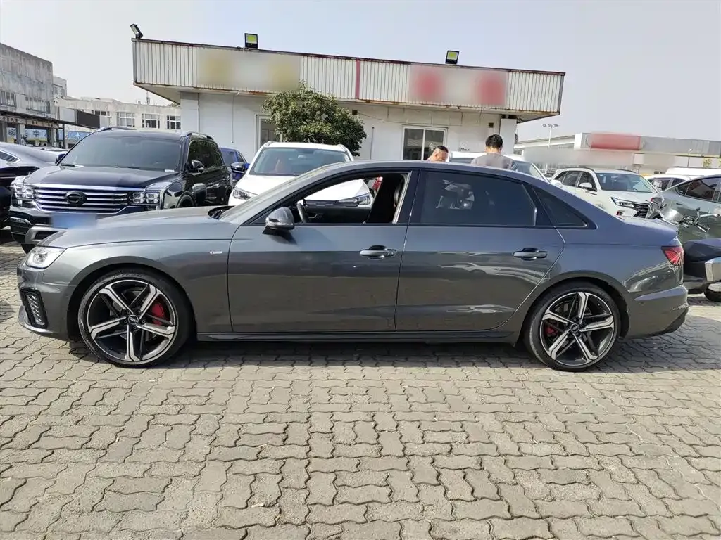 Audi A4L 2022 из CN, фото 5