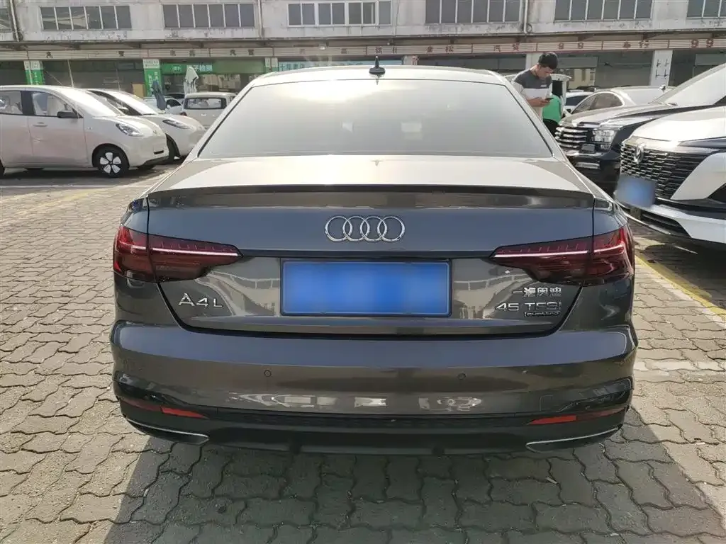 Audi A4L 2022 из CN, фото 6