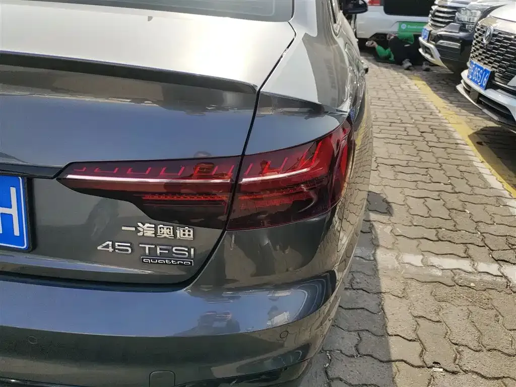 Audi A4L 2022 из CN, фото 8