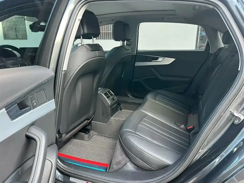Audi A4L 2022 из CN, фото 10