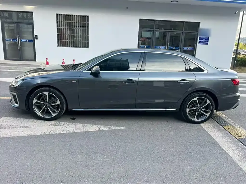 Audi A4L 2022 из CN, фото 4
