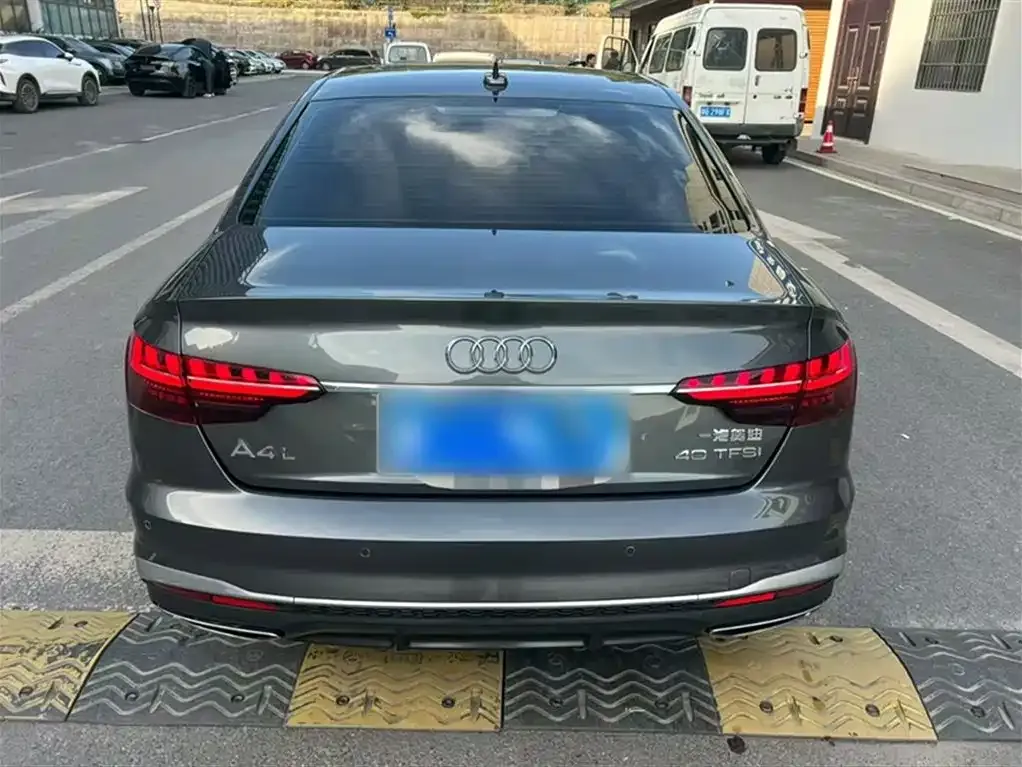 Audi A4L 2022 из CN, фото 6