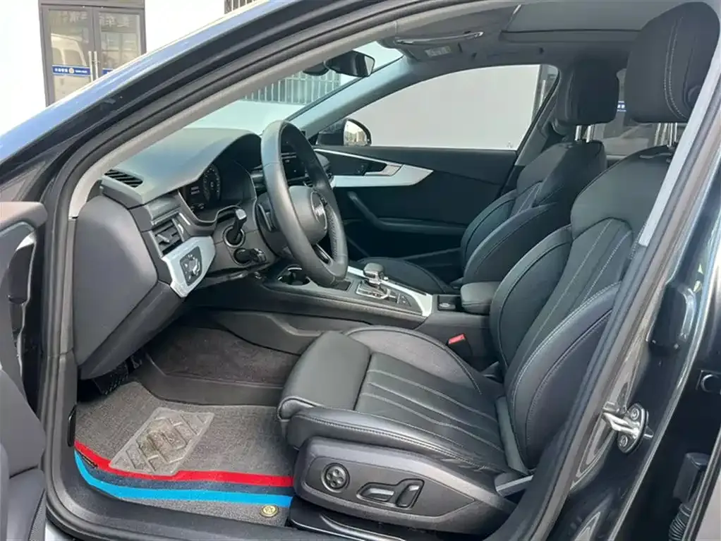 Audi A4L 2022 из CN, фото 9