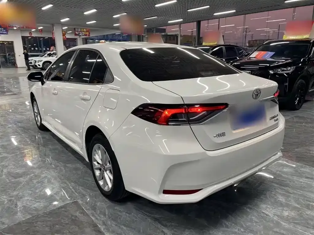 Toyota Corolla — фото 5