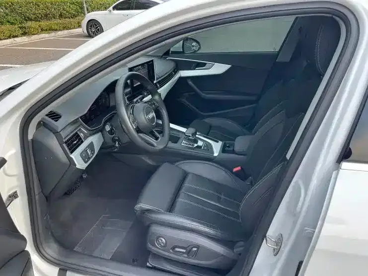 Audi A4L 2021 из CN, фото 3