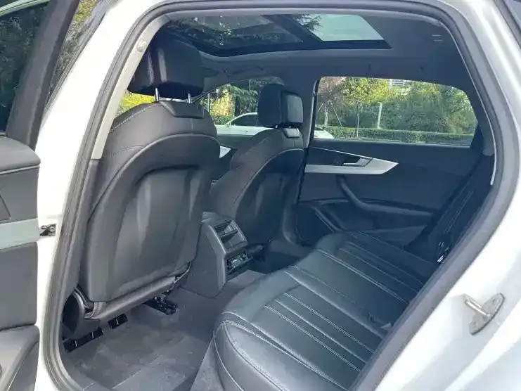 Audi A4L 2021 из CN, фото 4