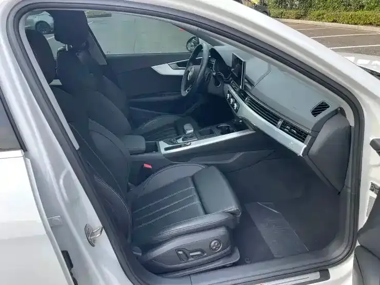 Audi A4L 2021 из CN, фото 5