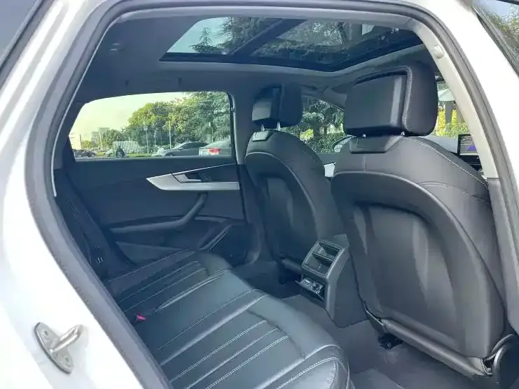 Audi A4L 2021 из CN, фото 6