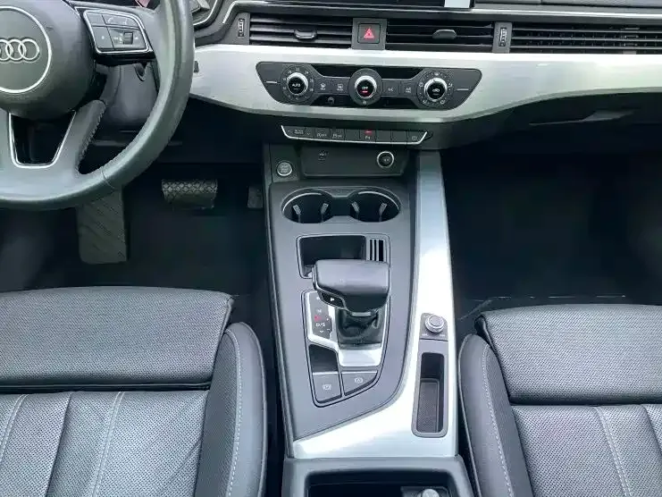 Audi A4L 2021 из CN, фото 9