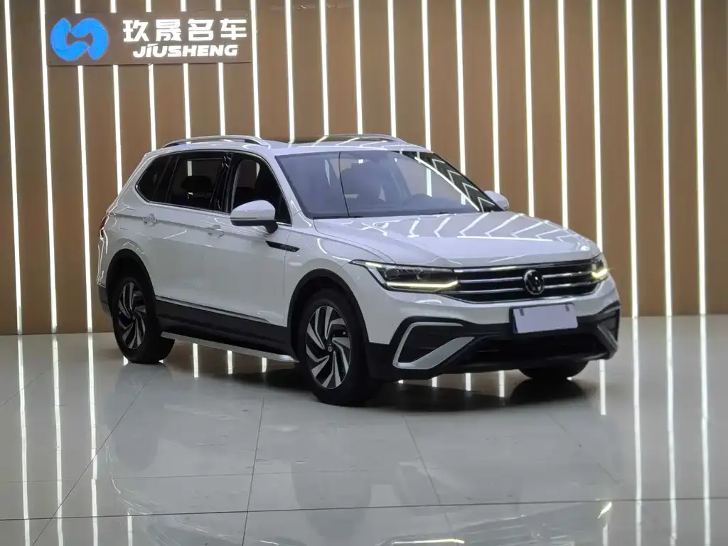 Volkswagen Tiguan L — фото 3
