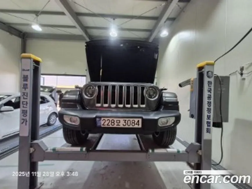 Jeep Wrangler — фото 1