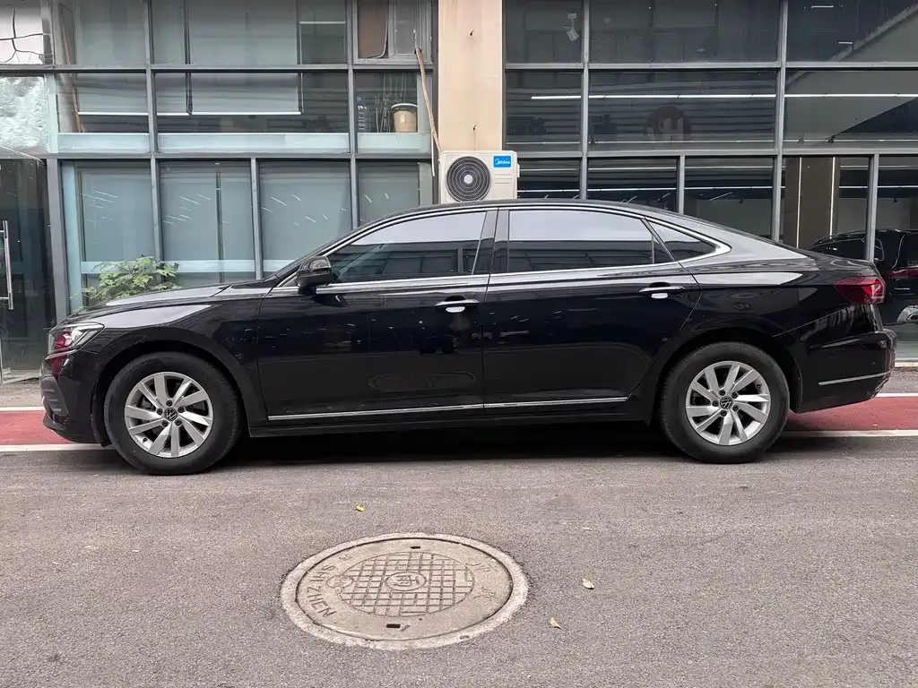 Volkswagen Passat 2023 из CN, фото 4