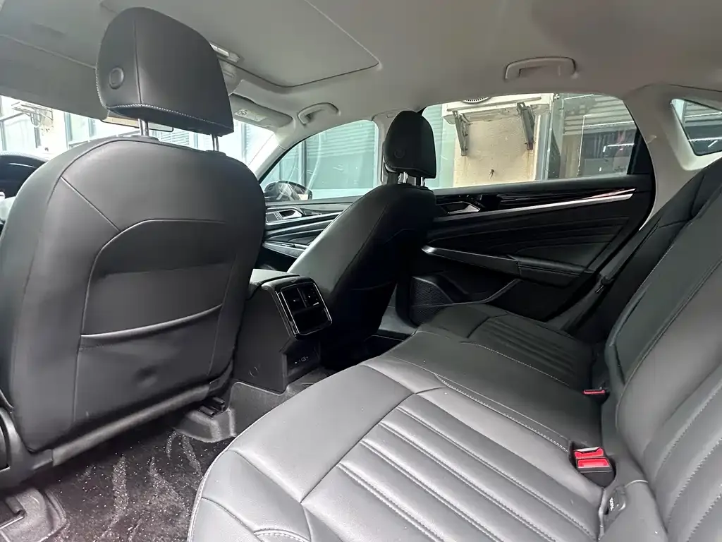 Volkswagen Passat 2023 из CN, фото 6