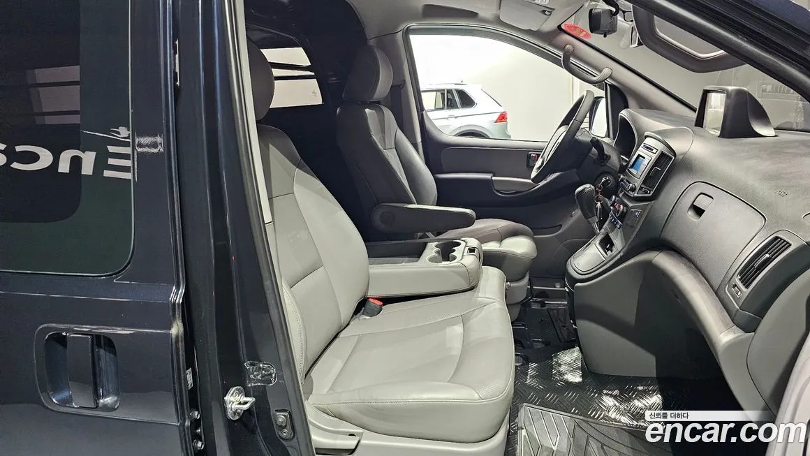 Hyundai Starex — фото 10