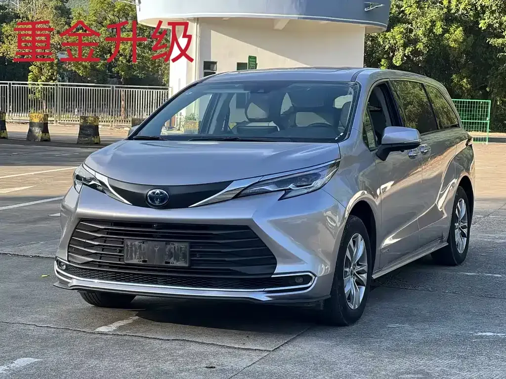 Toyota Sienna 2023 из CN, фото 1
