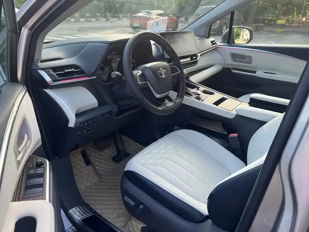Toyota Sienna 2023 из CN, фото 4