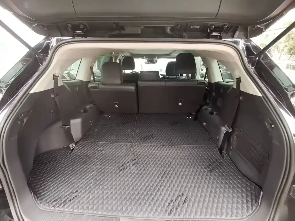 Toyota Highlander — фото 10