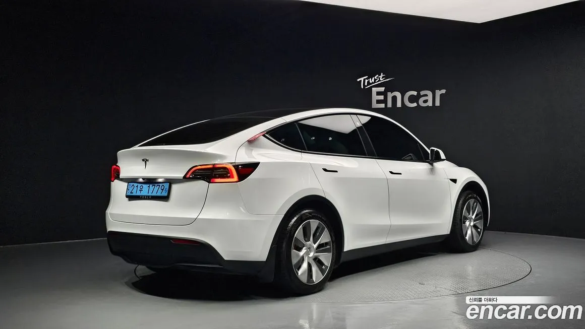 Tesla Model Y — фото 2