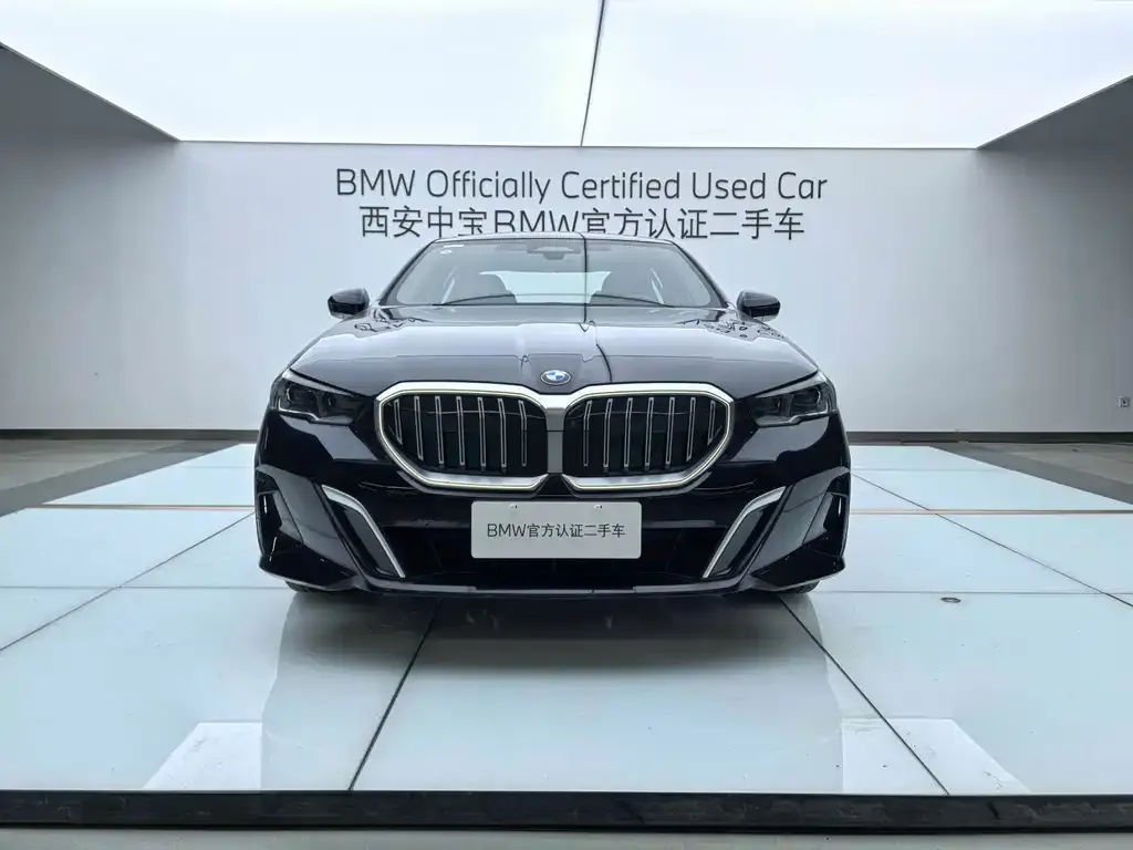 BMW 5 Series 2025 из CN, фото 2
