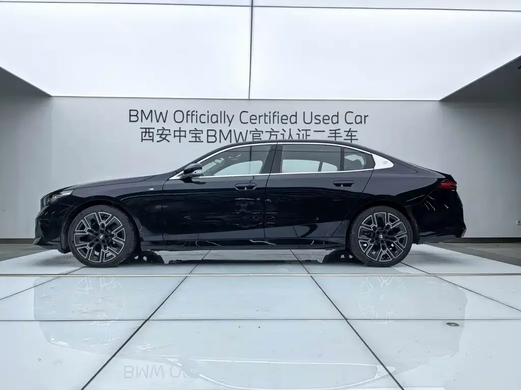 BMW 5 Series 2025 из CN, фото 3