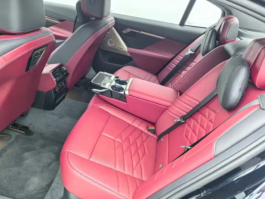 BMW 5 Series 2025 из CN, фото 9