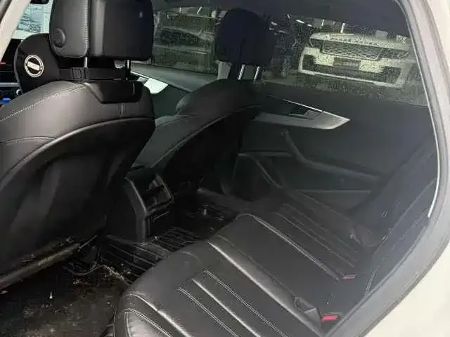 Audi A4L 2022 из CN, фото 9