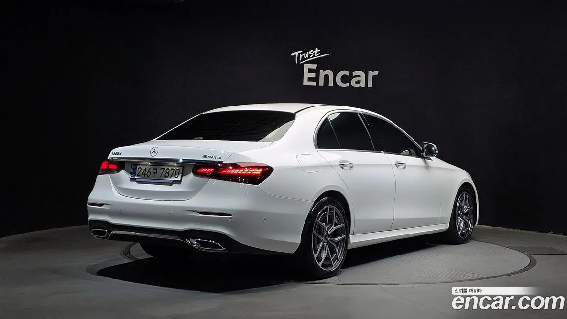 Mercedes-Benz E-Class — фото 2
