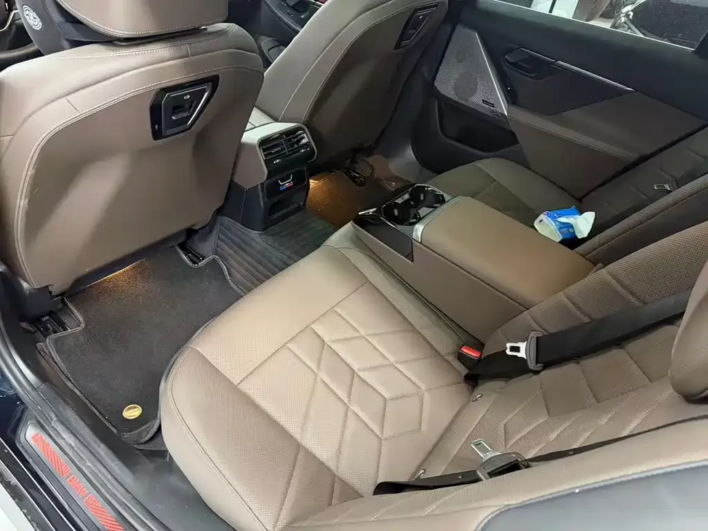 BMW 5 Series 2025 из CN, фото 5