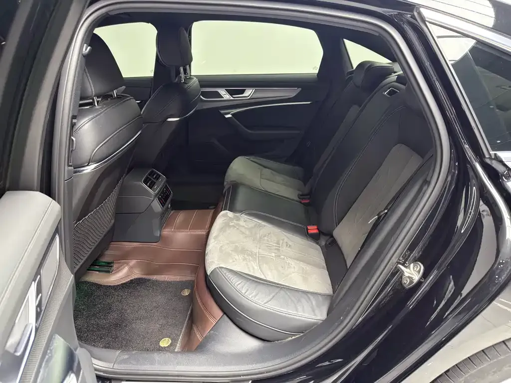 Audi A6L 2024 из CN, фото 10