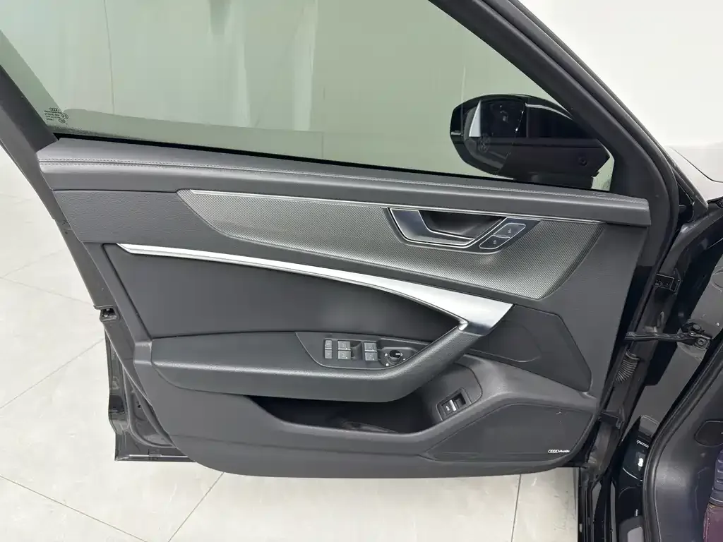 Audi A6L 2024 из CN, фото 6