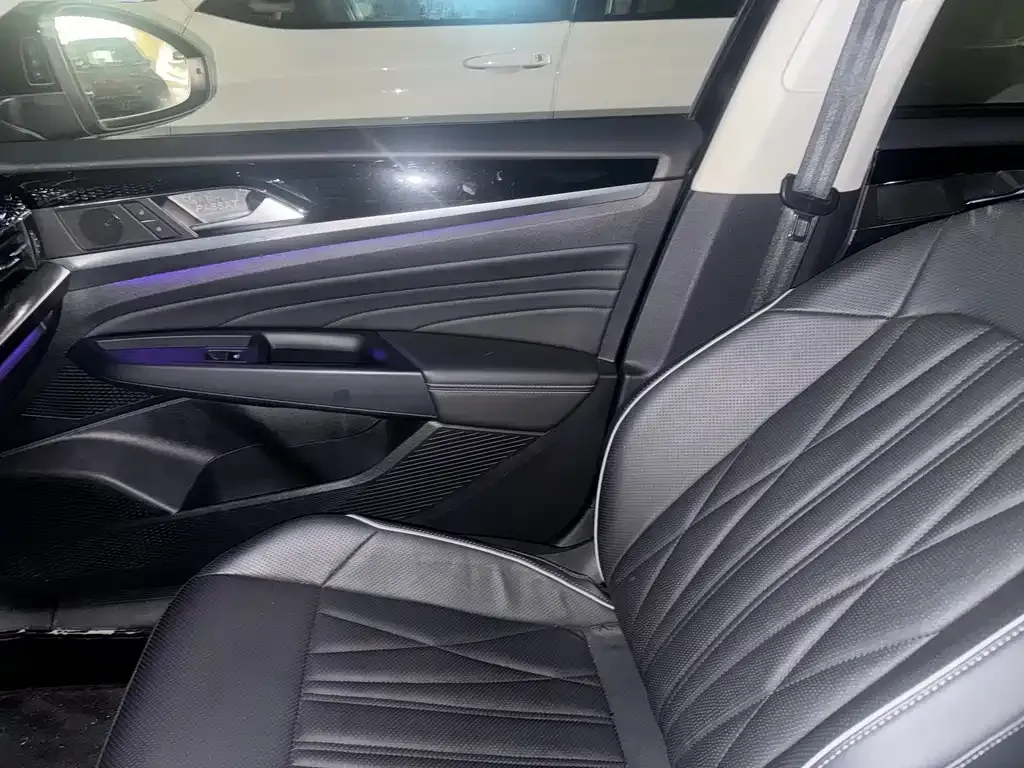 Volkswagen Passat 2022 из CN, фото 8