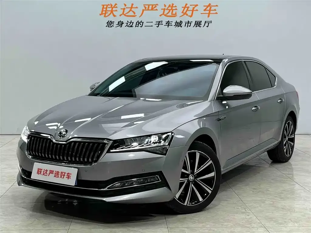 Skoda Superb — фото 1