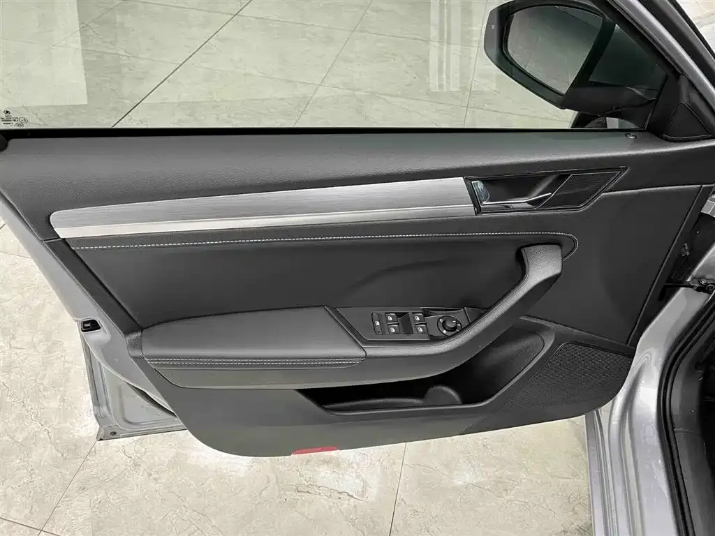 Skoda Superb — фото 10