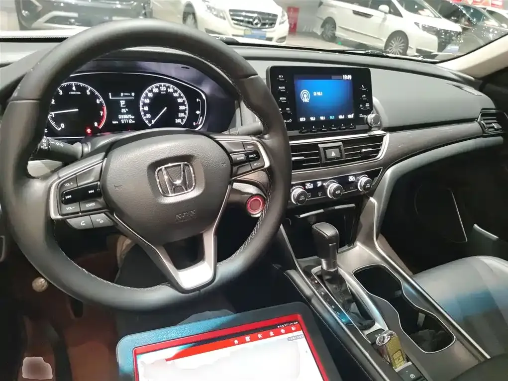 Honda Accord — фото 10