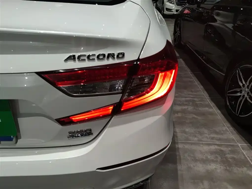 Honda Accord — фото 8