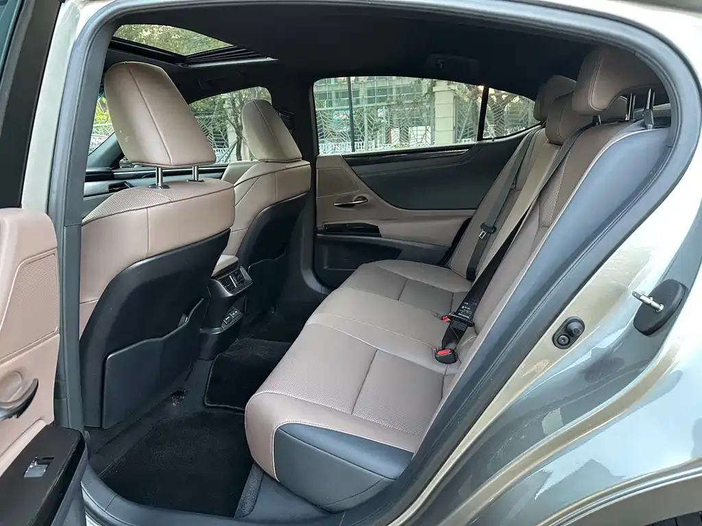 Lexus ES 2023 из CN, фото 8