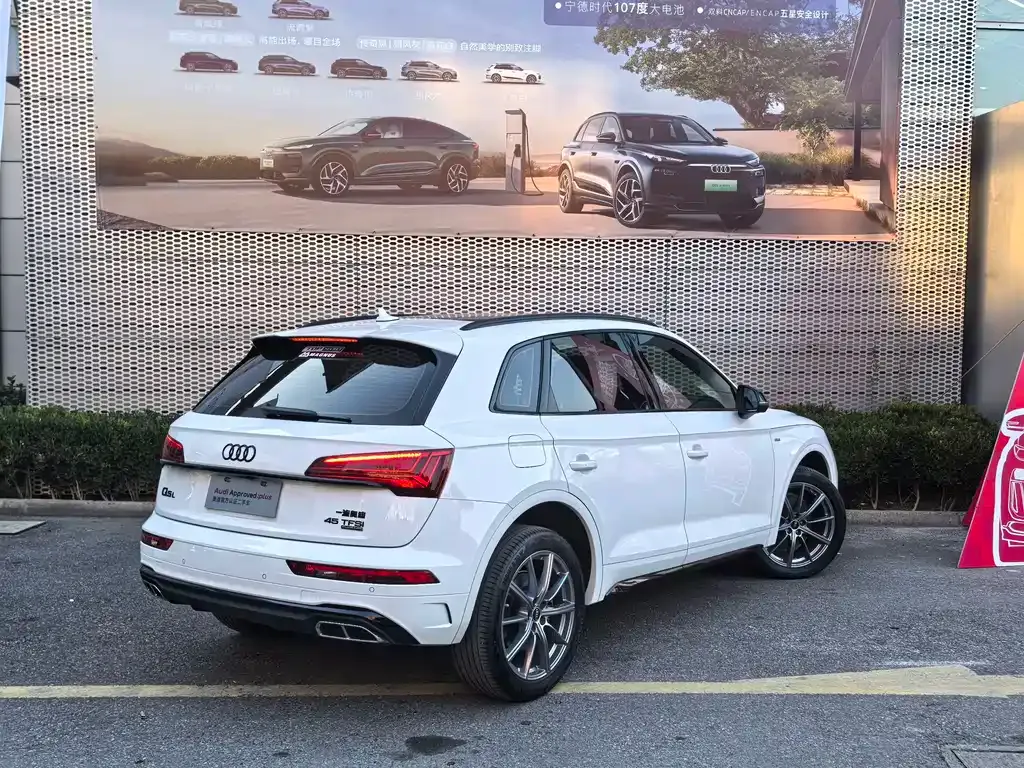 Audi Q5L — фото 5