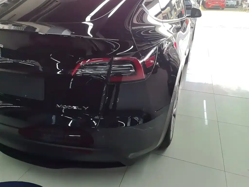 Tesla Model Y — фото 8