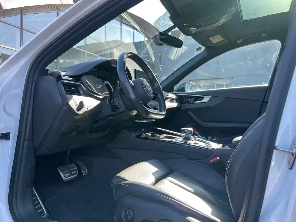 Audi A4L 2023 из CN, фото 4