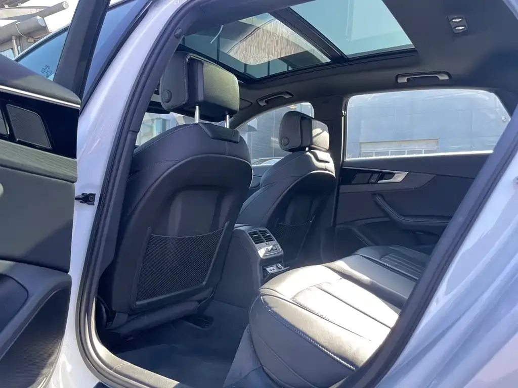 Audi A4L 2023 из CN, фото 5