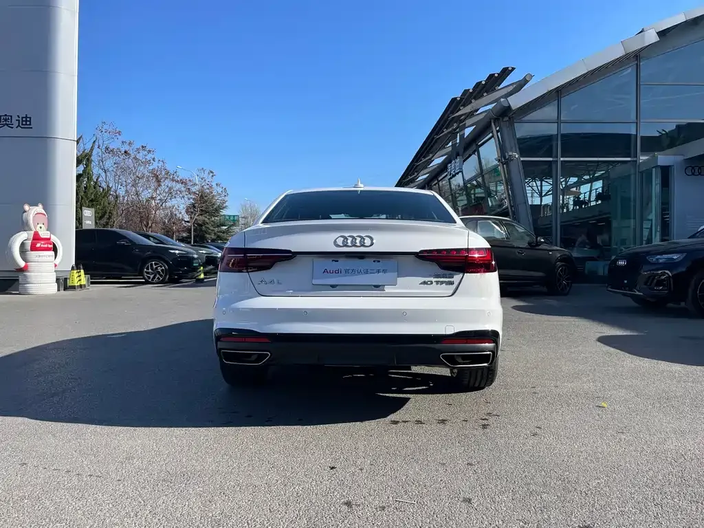 Audi A4L 2023 из CN, фото 6