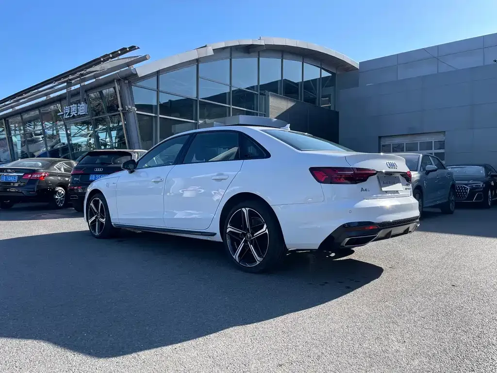 Audi A4L 2023 из CN, фото 7